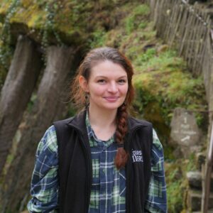 Éclaireuse du patrimoine aux Tours de Merle